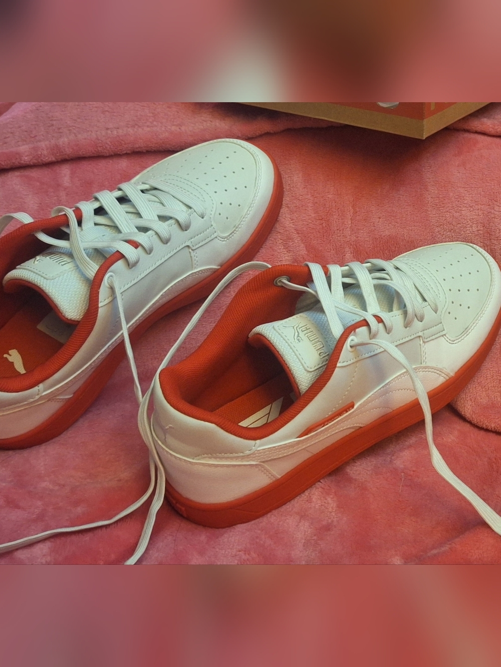 Mens 7 Red/Wht. Low-Top PUMA Sneakers